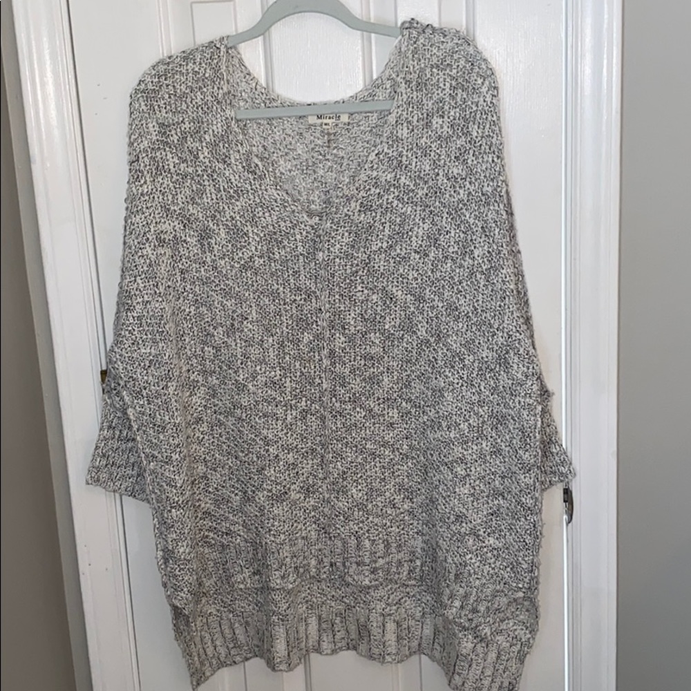 Boutique sweater - larger fit